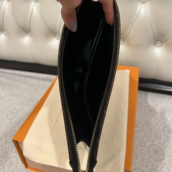 NEW LOUIS VUITTON TOILETRY POUCH 26 POCHE TOILETTE NM M46037 - Picture 16 of 16